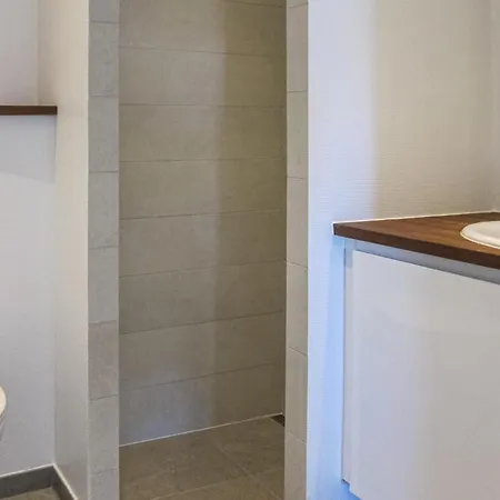 1 Bedroom Awesome In *