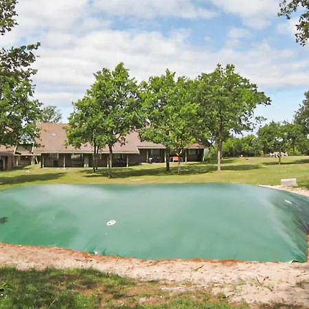 1 Bedroom Awesome In Apartment *